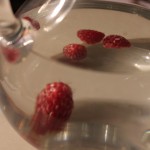 Wasser mit frischen Himbeeren